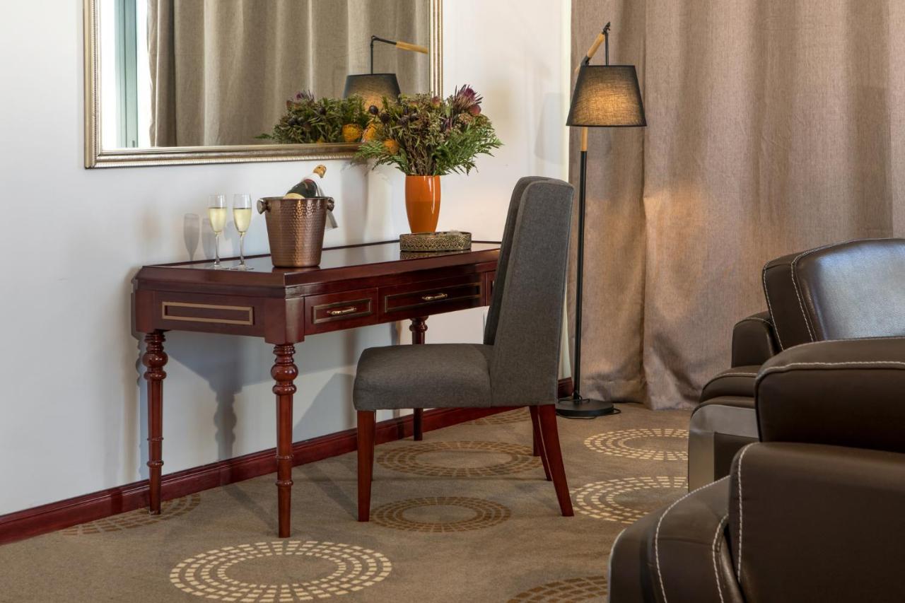 Flamingo Villas Boutique Hotel Walvis Bay Bagian luar foto