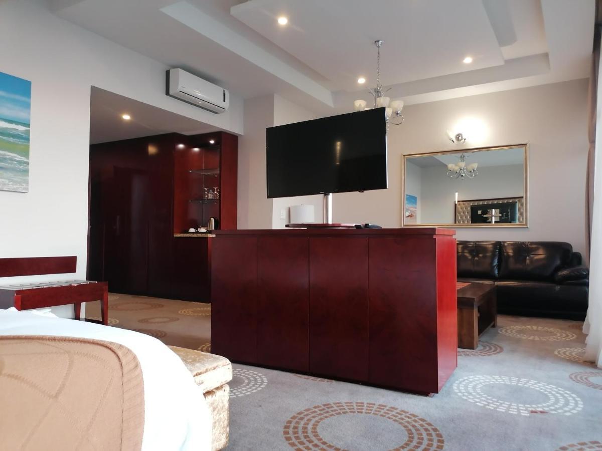 Flamingo Villas Boutique Hotel Walvis Bay Bagian luar foto