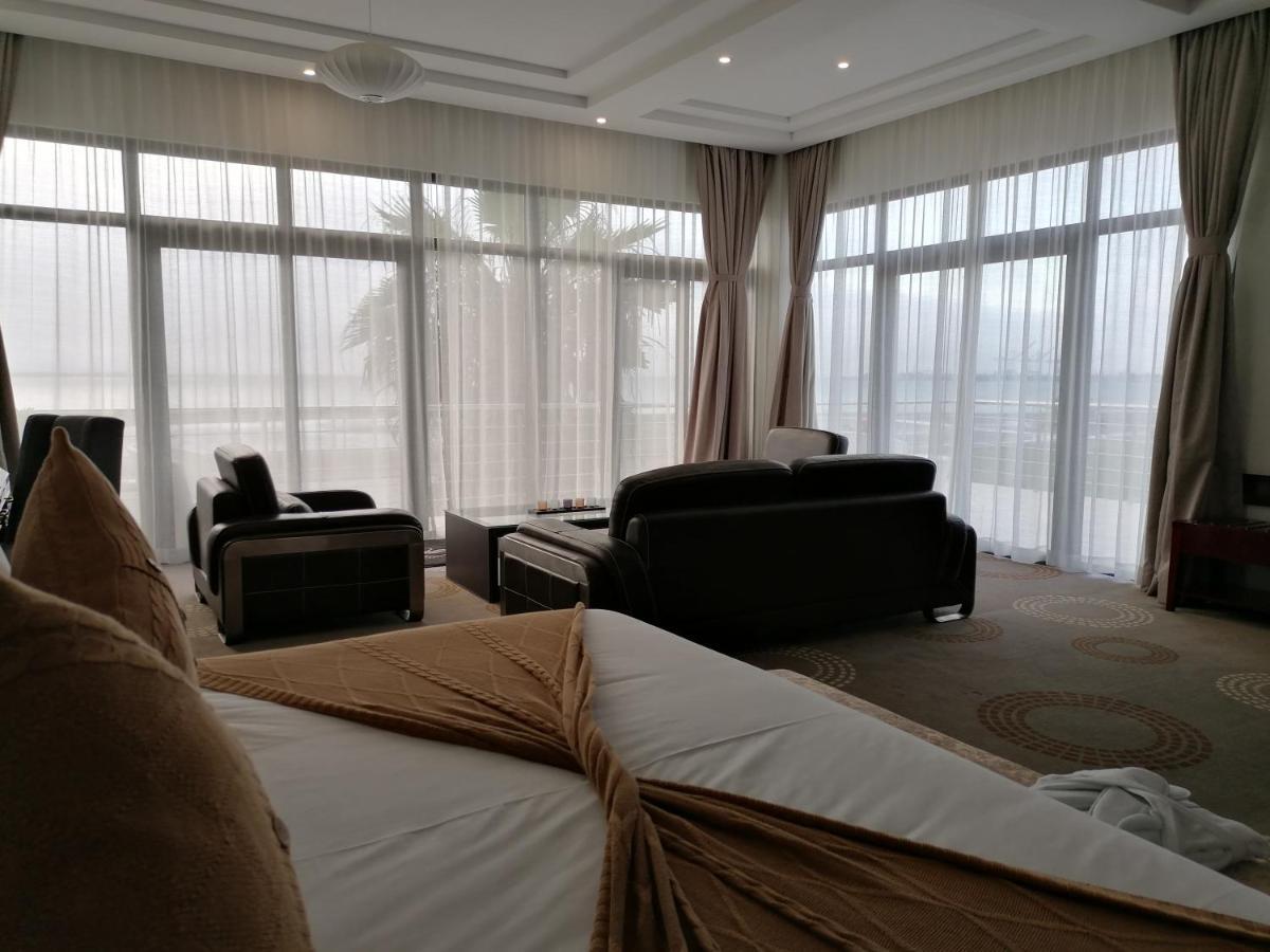 Flamingo Villas Boutique Hotel Walvis Bay Bagian luar foto