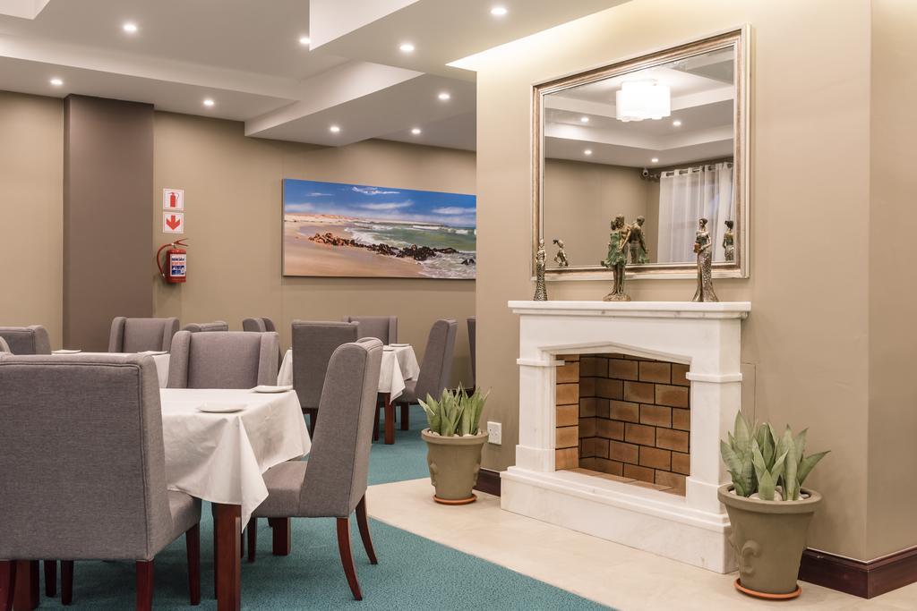 Flamingo Villas Boutique Hotel Walvis Bay Bagian luar foto